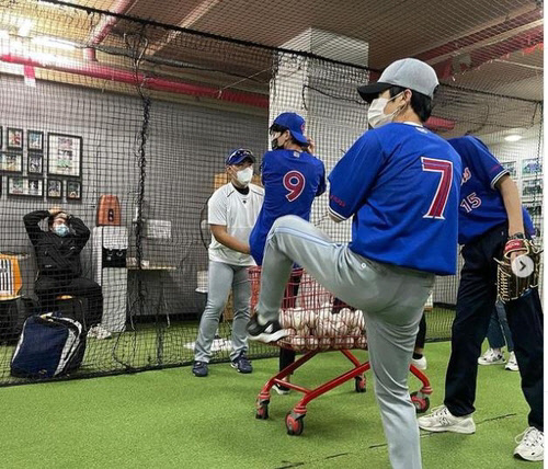 탈북 국민 청년들로 구성된 야구단 '챌린더스'의 훈련모습. 연합뉴스